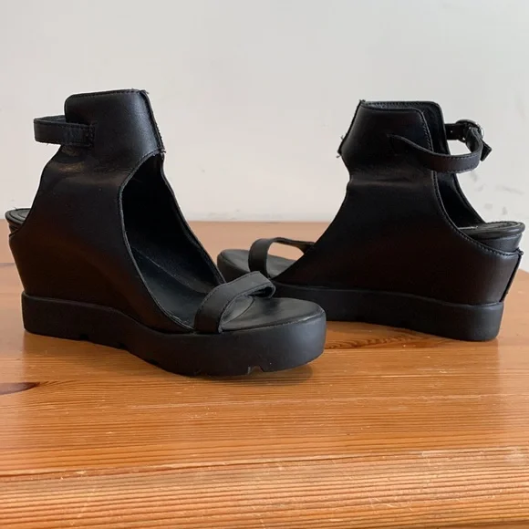 Max Studio black wedge. - Picture 4 of 7